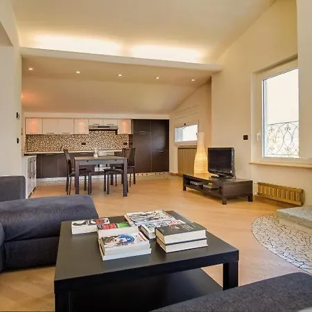 Sleeps 11 Pool Air Con Wifi