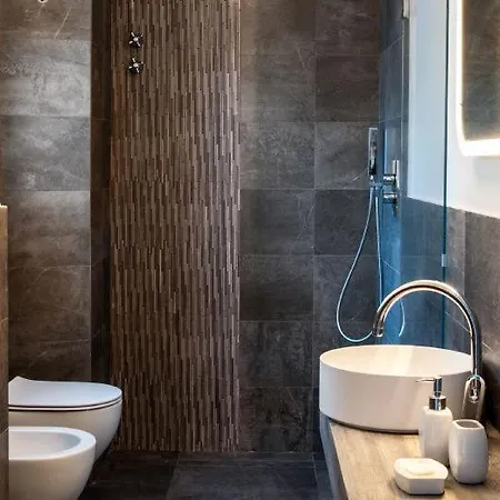 Sleeps 11 Pool Air Con Wifi فيلة