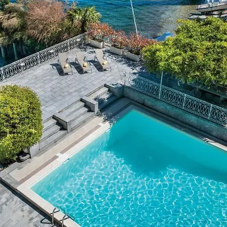 Sleeps 11 Pool Air Con Wifi فيلة