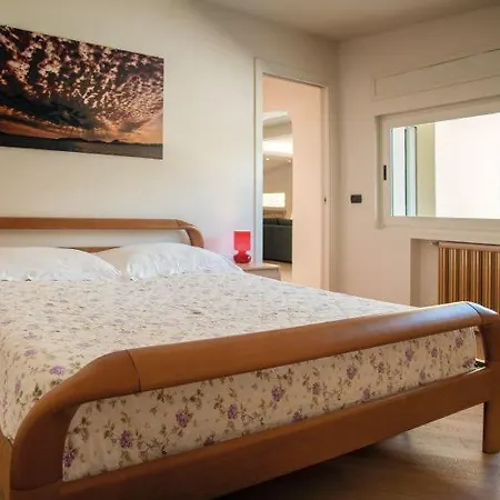 Sleeps 11 Pool Air Con Wifi Oliveto Lario