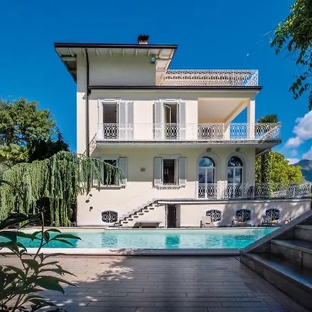 Sleeps 11 Pool Air Con Wifi